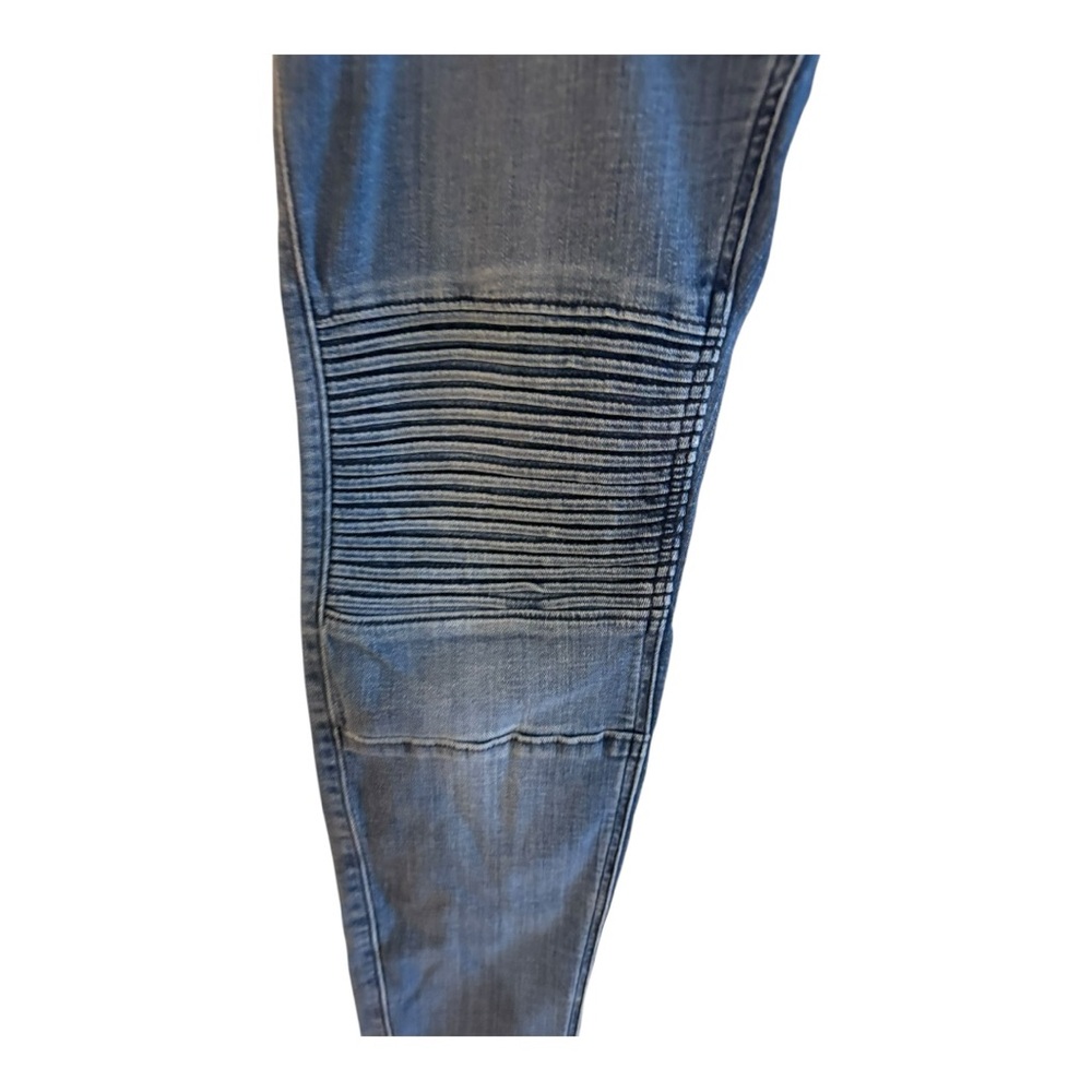 Hollister skinny jeans in a light wash with ribbed detailing at the knees. - Picture 3 of 7